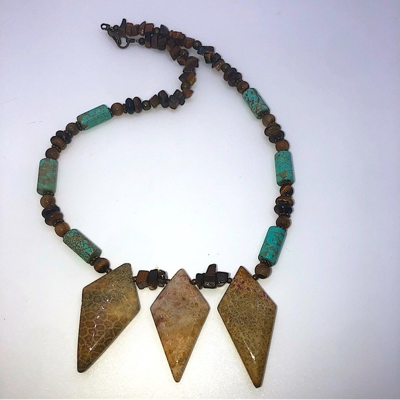 TURQUOISE Flower Stone Goldstone Beaded Necklace w Brass Toned Clasp 16” + 1.5” - Picture 3 of 9